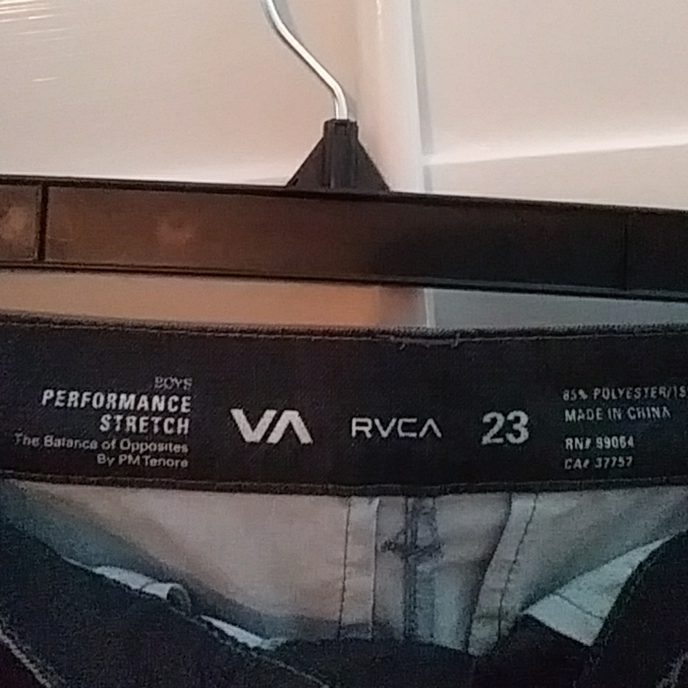 Boys RVCA shorts - Picture 2 of 3